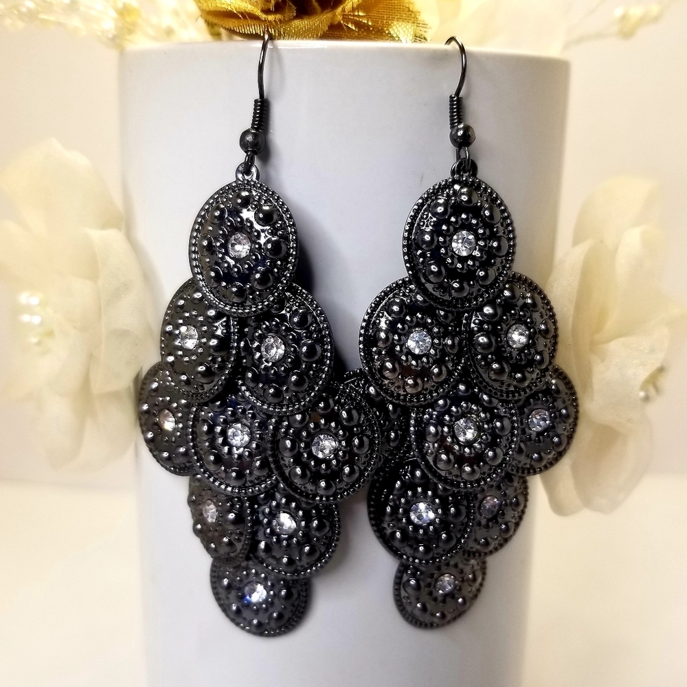 Vintage Lightweight Silver Chandelier Cluster Rhinestone Earrings